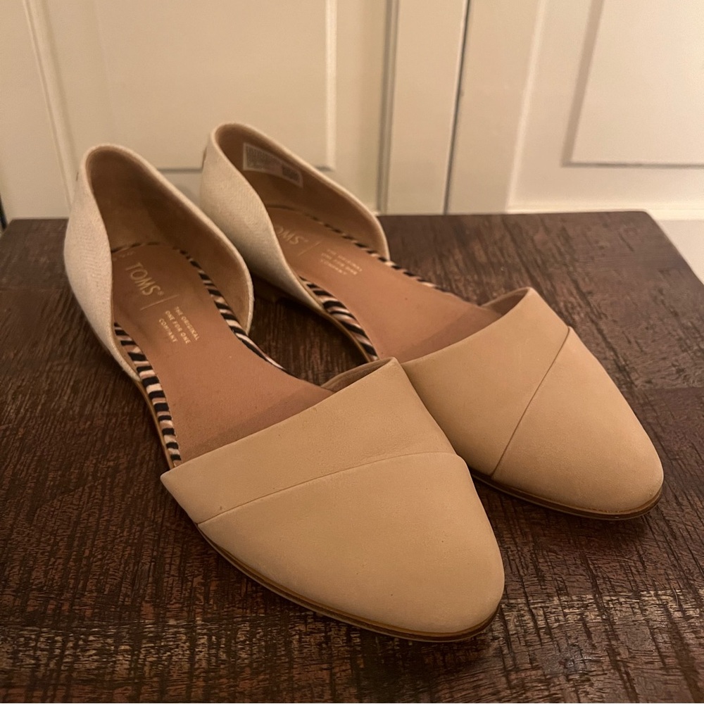 Tom’s Leather Flats